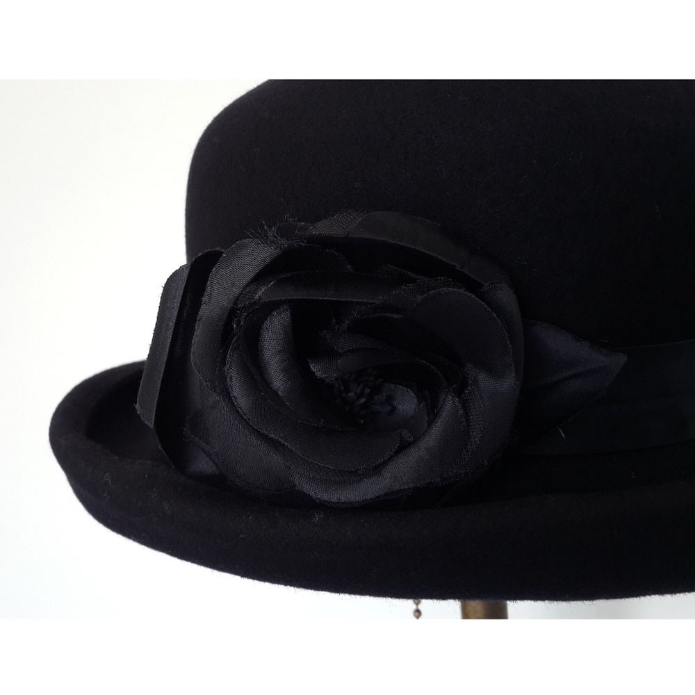 Liz Claiborne • Vintage Flower Wool Bowler Hat